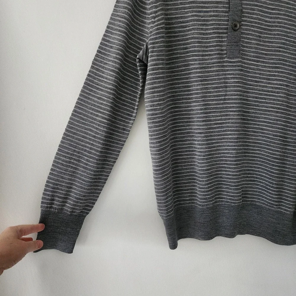 Banana Republic brand banana